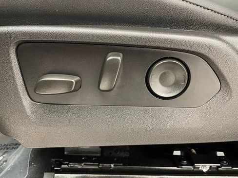 Used 2024 Chevrolet Colorado LT w/ LT Convenience Package III AWD/4WD image 11
