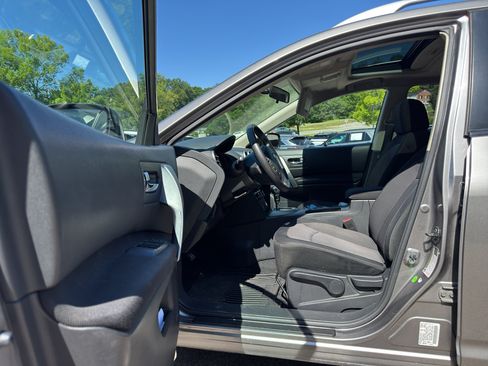 Used 2010 Nissan Rogue SL w/ Premium Pkg AWD/4WD image 9