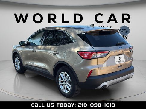Used 2021 Ford Escape SE FWD image 9