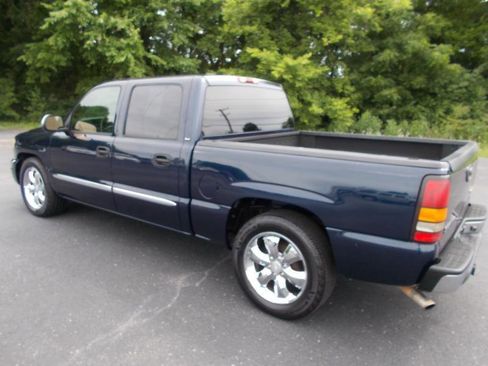 Used 2005 GMC Sierra 1500 SLE w/ Safe And Sound Package RWD image 5