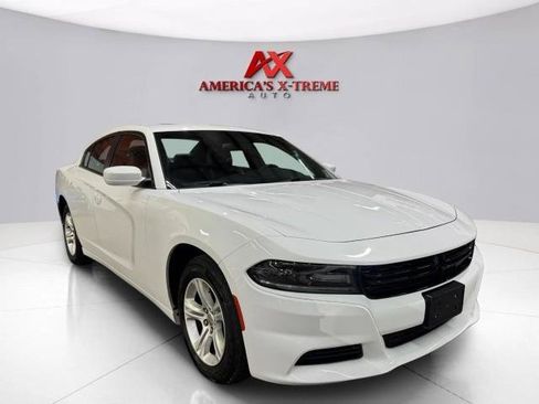 Used 2020 Dodge Charger SXT w/ Leather Interior Group RWD image 9