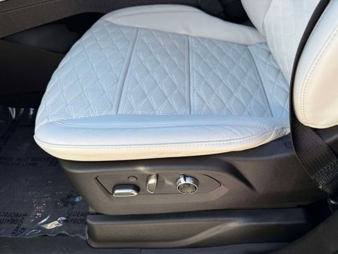 Used 2026 Cadillac Escalade Platinum Sport w/ LPO, ONYX Package image 42