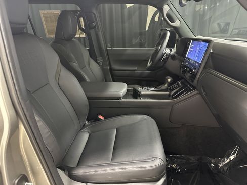 Certified 2025 Lexus GX 550 image 33
