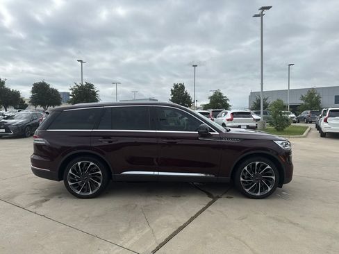 Used 2022 Lincoln Aviator Reserve w/ Equipment Group 201A AWD/4WD image 4
