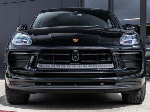 Certified 2026 Porsche Macan AWD/4WD image 8