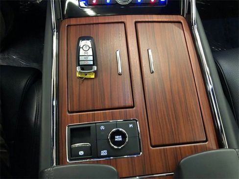 Used 2024 Lincoln Navigator L Reserve image 25