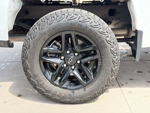 Used 2025 Chevrolet Silverado 1500 Custom Trail Boss image 11