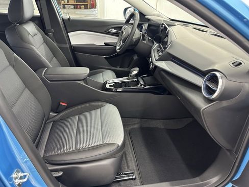 New 2025 Chevrolet Trax LT w/ Driver Confidence Package image 7
