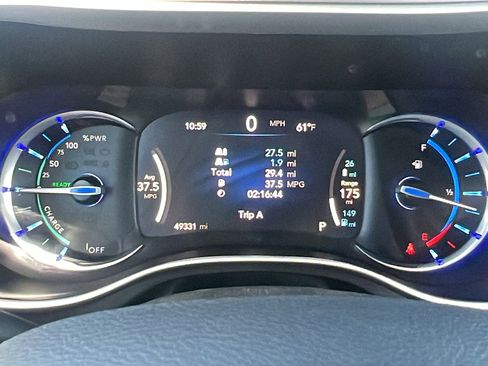 Used 2023 Chrysler Pacifica Touring-L image 32