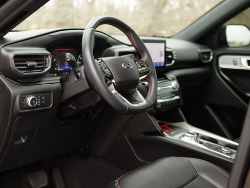 Used 2022 Ford Explorer ST-Line w/ Class IV Trailer Tow Package image 9