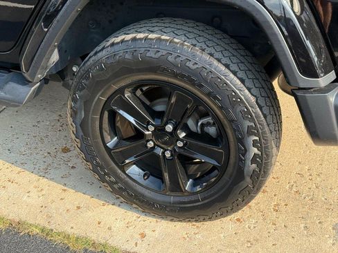 Used 2021 Jeep Wrangler Unlimited Sahara AWD/4WD image 8