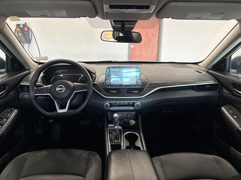 Used 2024 Nissan Altima 2.5 SV FWD image 38