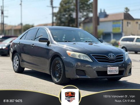 Used 2010 Toyota Camry LE FWD image 1