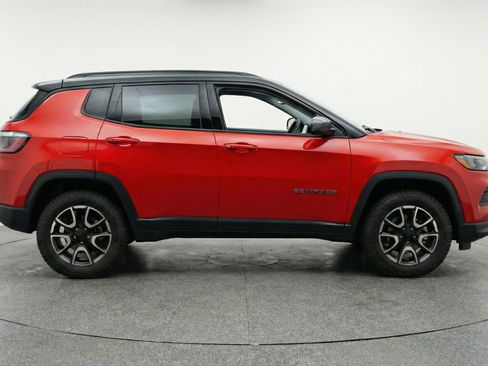 Used 2025 Jeep Compass Trailhawk image 11