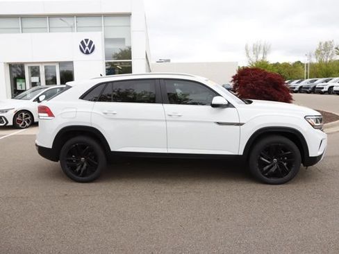 Used 2023 Volkswagen Atlas Cross Sport SE w/ Black Wheel Package AWD/4WD image 2