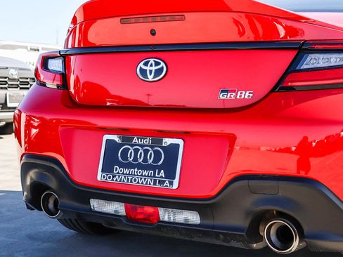Used 2022 Toyota GR86 Premium image 11
