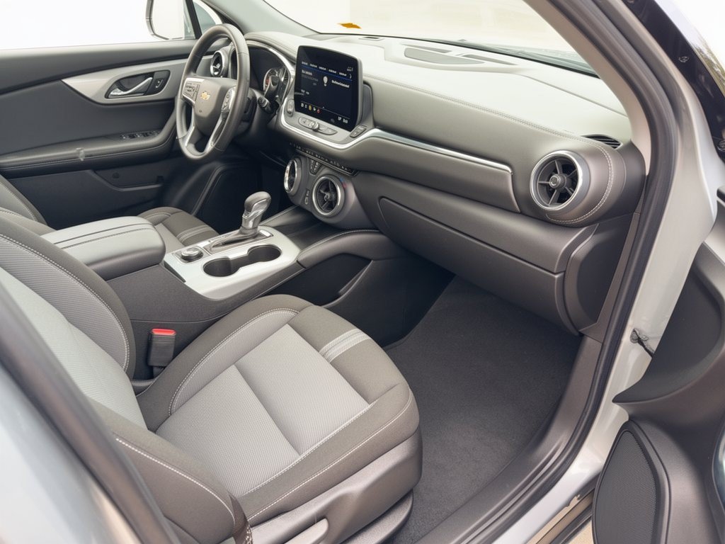 Certified 2025 Chevrolet Blazer LT FWD image 30