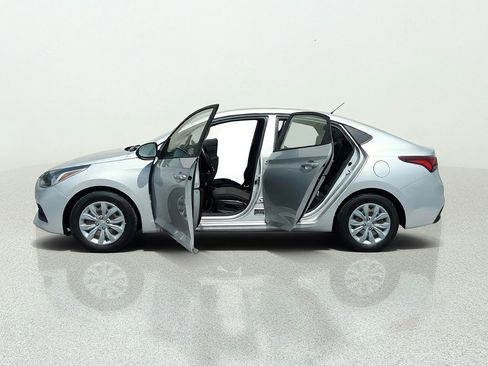 Used 2020 Hyundai Accent SE FWD image 11