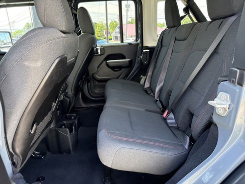 Used 2024 Jeep Wrangler Unlimited Rubicon AWD/4WD image 30