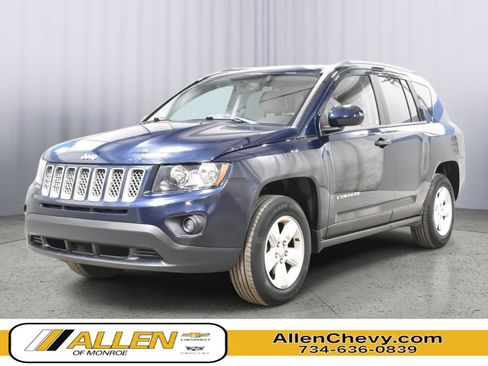 Used 2017 Jeep Compass Latitude image 1