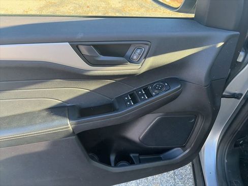 Certified 2022 Ford Escape SE w/ Cold Weather Package image 11