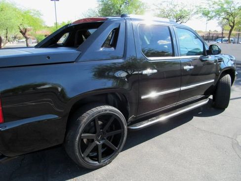 Used 2011 Cadillac Escalade EXT image 6