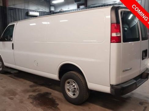 Used 2017 Chevrolet Express 3500 Extended RWD image 3