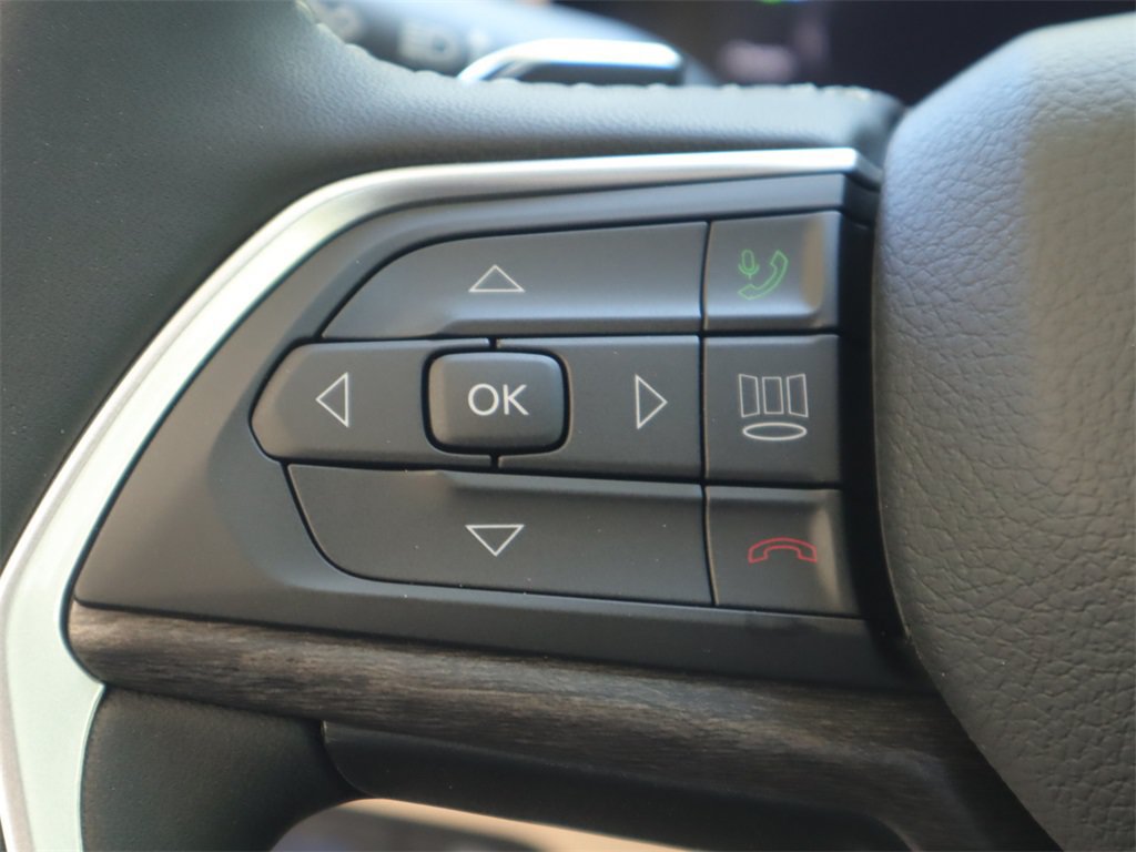 New 2023 Jeep Grand Cherokee Overland w/ Rear Seat Video Group I RWD image 11