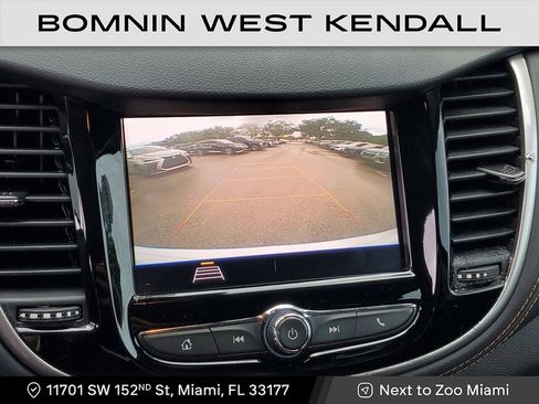 Used 2022 Chevrolet Trax LT w/ LT Convenience Package image 24