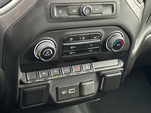 Used 2022 Chevrolet Silverado 1500 Custom image 19