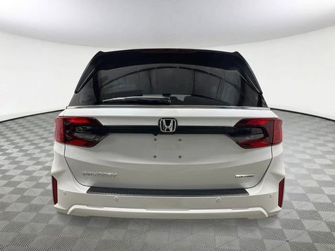 New 2026 Honda Odyssey Touring image 4