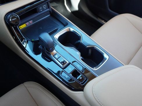 Used 2025 Lexus NX 250 FWD w/ Towing Package (2000 Lbs) image 19