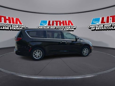 New 2026 Chrysler Pacifica Select FWD image 8