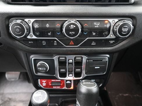 Used 2024 Jeep Gladiator Sport image 28