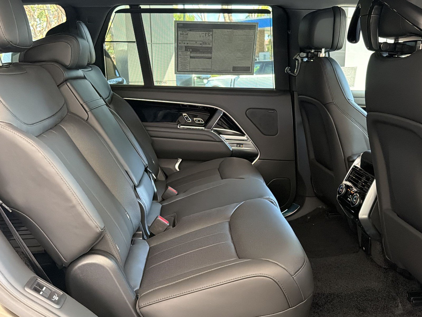 New 2026 Land Rover Range Rover Long Wheelbase SE AWD/4WD image 31