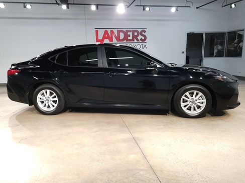 Used 2025 Toyota Camry LE FWD image 8