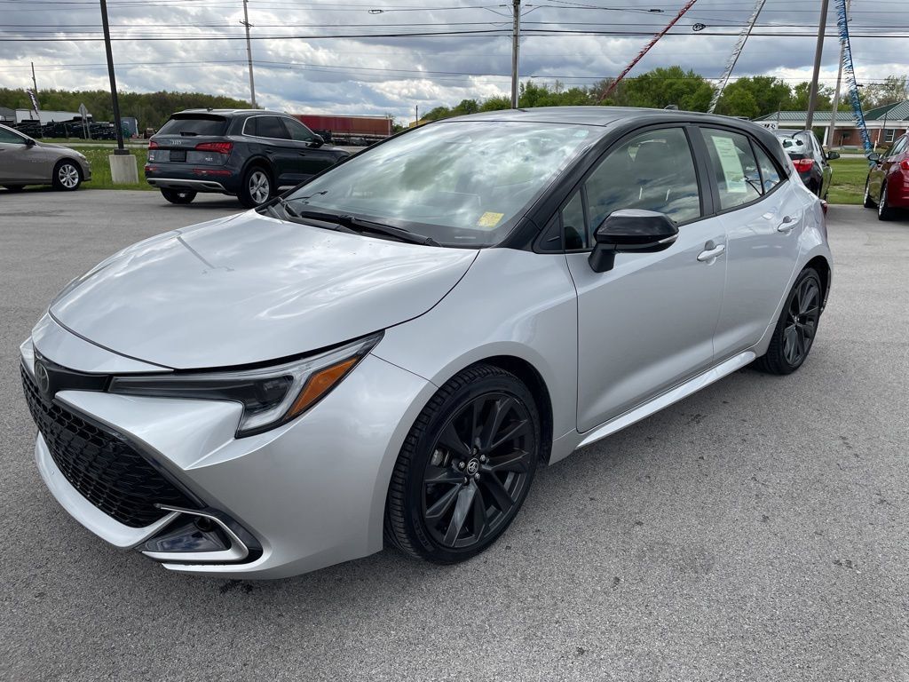 Used 2025 Toyota Corolla XSE FWD image 5