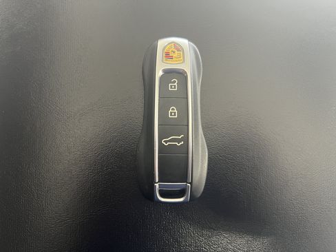 Certified 2023 Porsche Cayenne AWD/4WD image 25
