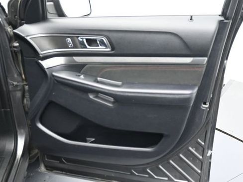 Used 2019 Ford Explorer XLT w/ Equipment Group 202A FWD image 31