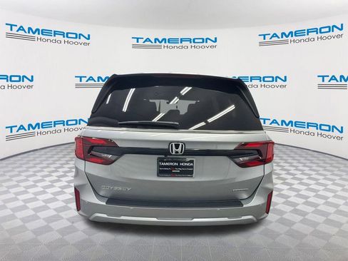 New 2026 Honda Odyssey Touring image 4
