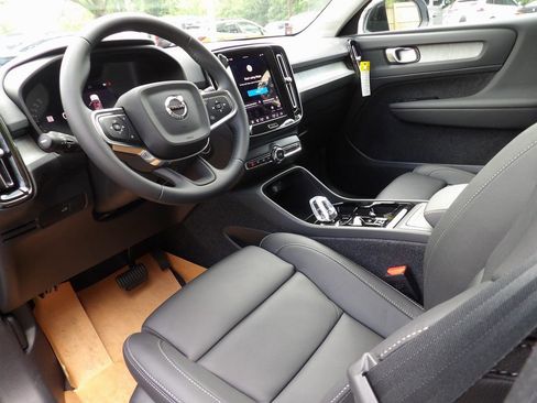 New 2026 Volvo XC40 B5 Plus w/ Protection Package Premier image 8