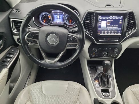Used 2019 Jeep Cherokee Limited FWD image 22
