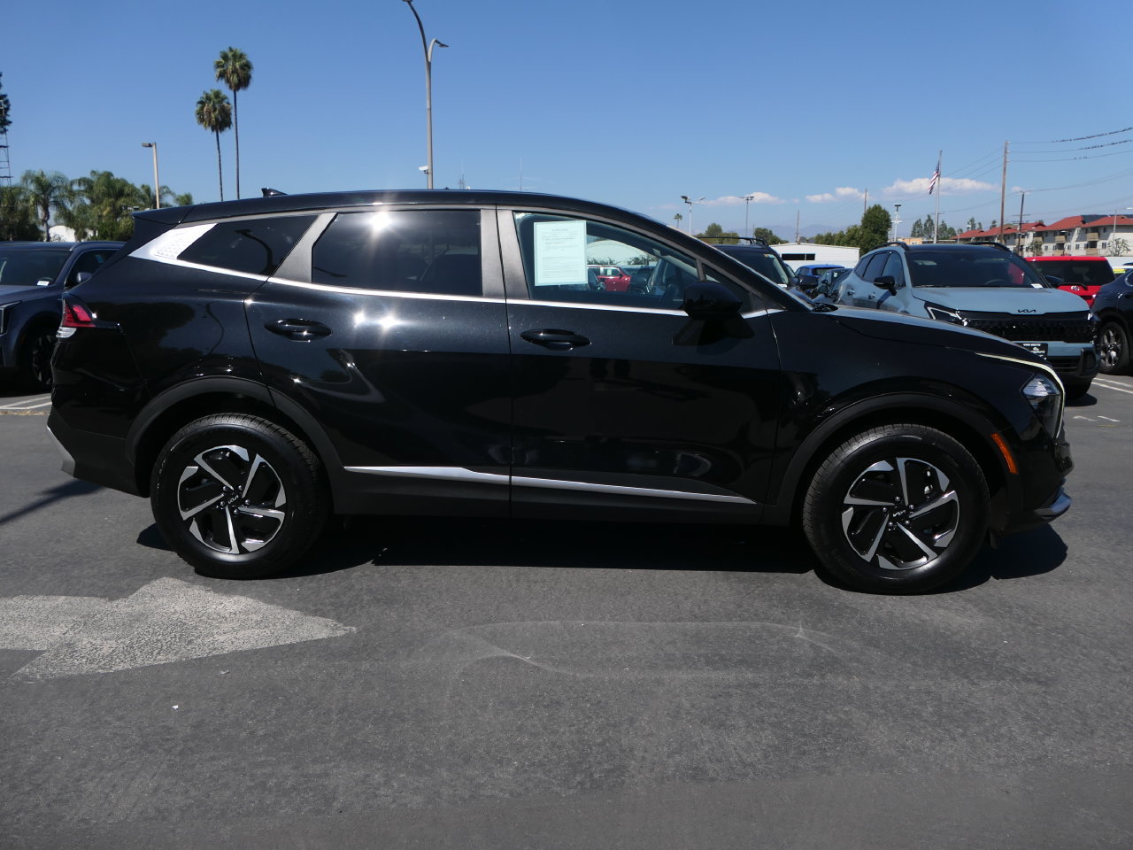Used 2023 Kia Sportage LX AWD/4WD image 2