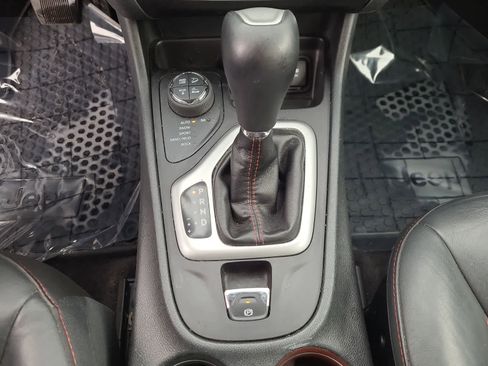 Used 2016 Jeep Cherokee Trailhawk w/ Comfort/Convenience Group image 25