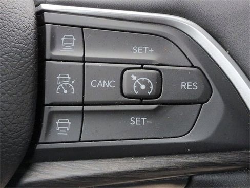 Used 2024 Jeep Grand Cherokee Limited image 20