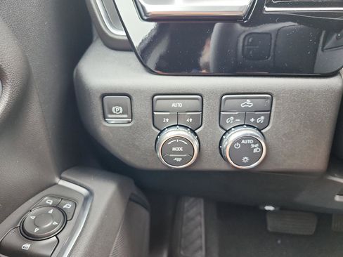 New 2026 GMC Sierra 1500 SLE image 18