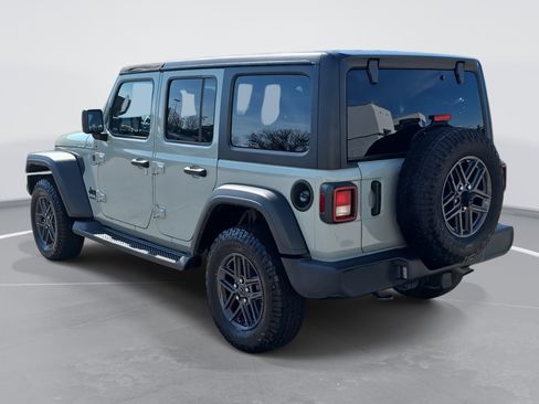 Used 2024 Jeep Wrangler Sport S image 7