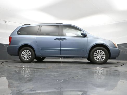 Used 2012 Kia Sedona LX FWD image 35