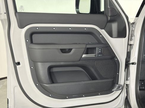 New 2026 Land Rover Defender 110 X-Dynamic SE image 21