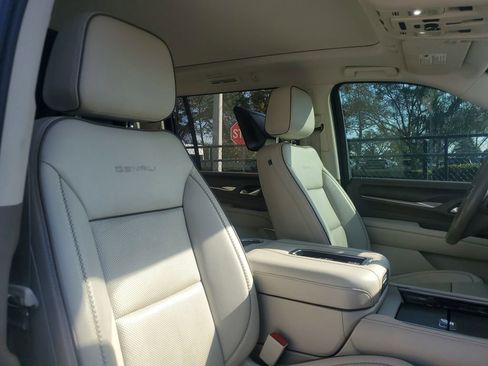 Used 2021 GMC Yukon XL Denali w/ Denali Premium Package image 22
